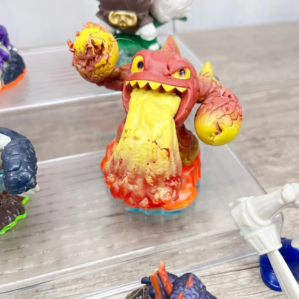 Skylander Lot of 10 Figures +2 Kids meal figures - Some broken, Read description